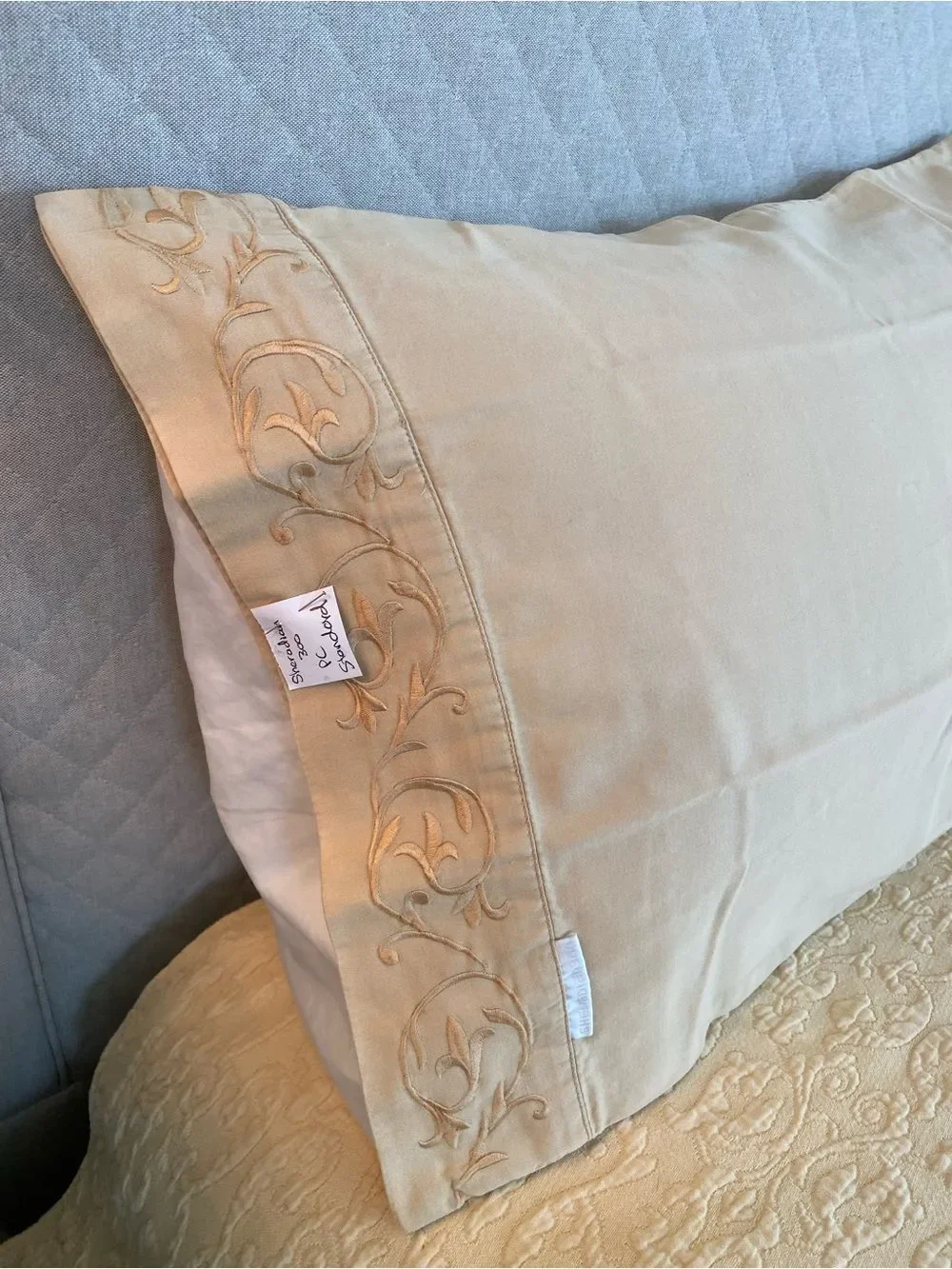 Matelasse’ /Damask Vtg Golden blond 100% cotton Portugal
